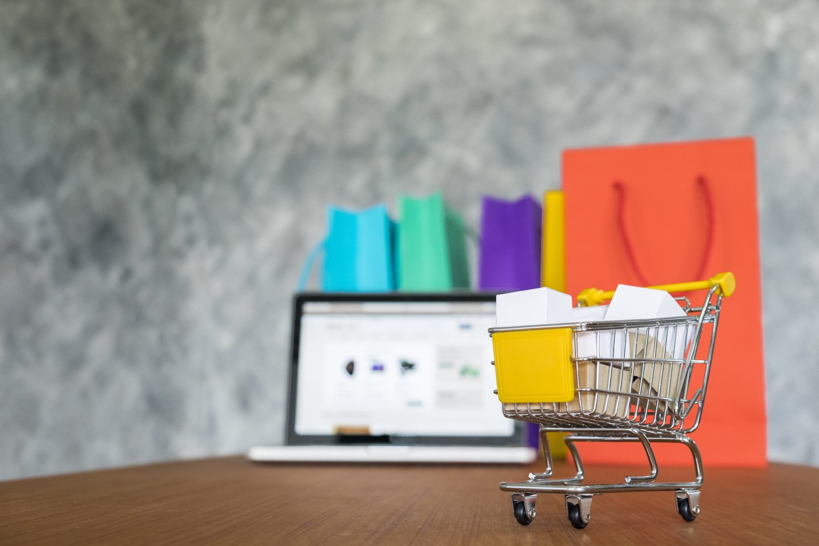 Creating Seamless E-Commerce Platforms: Tech Innovations for a Growing Industry